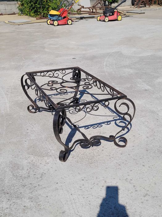 Mesa em ferro forjado