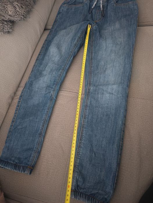Spodnie jeansowe joggery ocieplane na polarku r.140 c&a