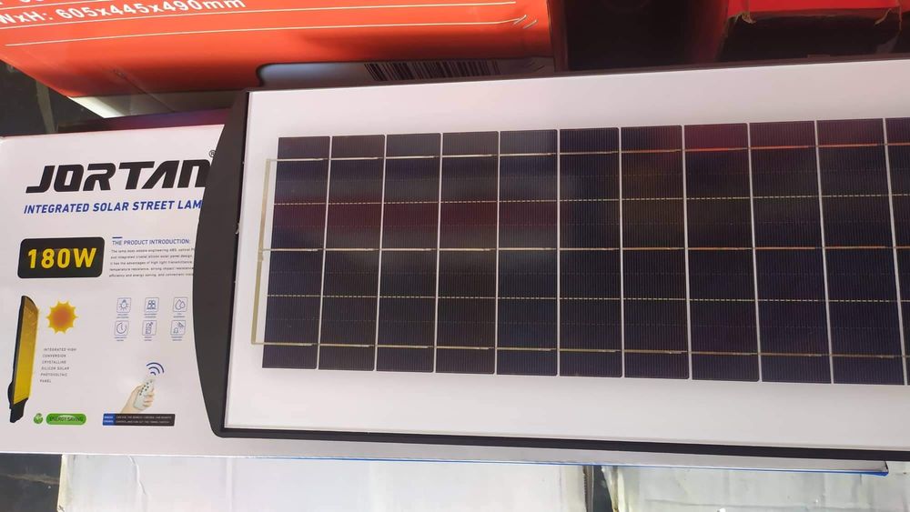 Focos led ip66 painel solar de 60 a 240w luz branca c/sensor e comando