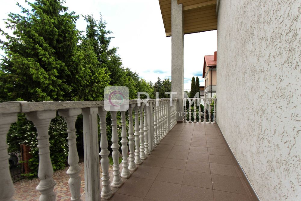 Ексклюзивний будинок садибного типу з розкішною територією с.Тарасове