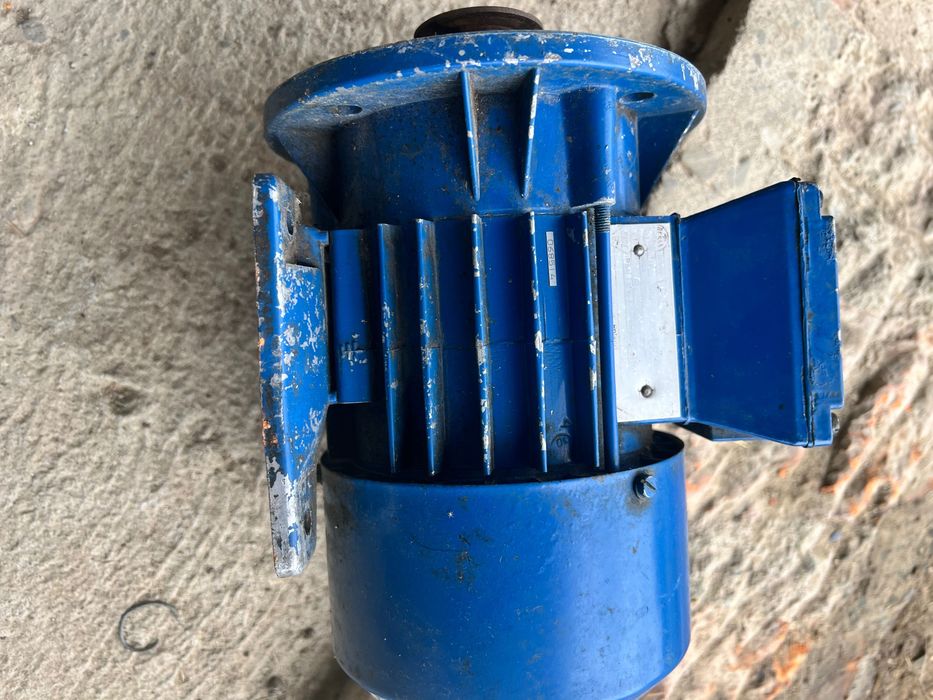 Silnik 3 fazowy wolnoobrotowy 0,37kw