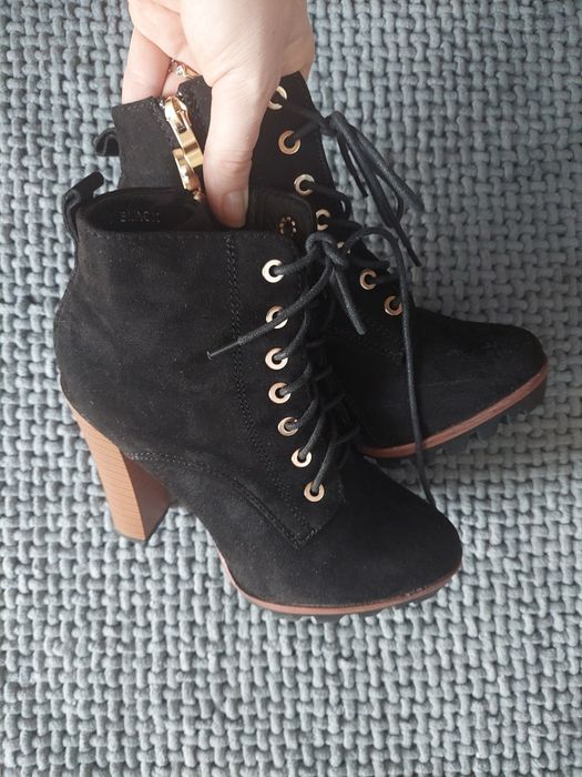 Buty w rozmiarze 37.