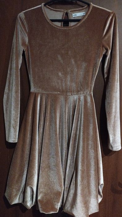 Śliczna sukienka Sinsay, rozmiar xxs. Kolor brudny róż