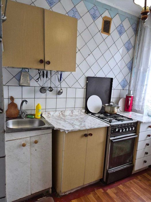 Продам 3 кімн. квартиру в р-ні 3 лікарні. 4/5 пан. будинку. 37000