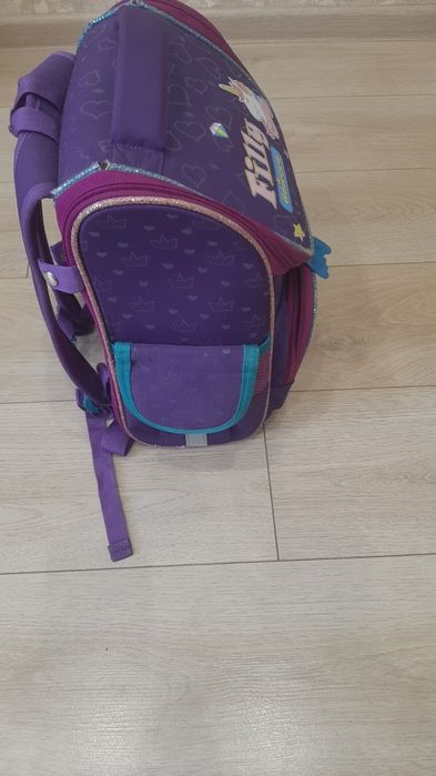 Школьный рюкзак для маленькой школьницы