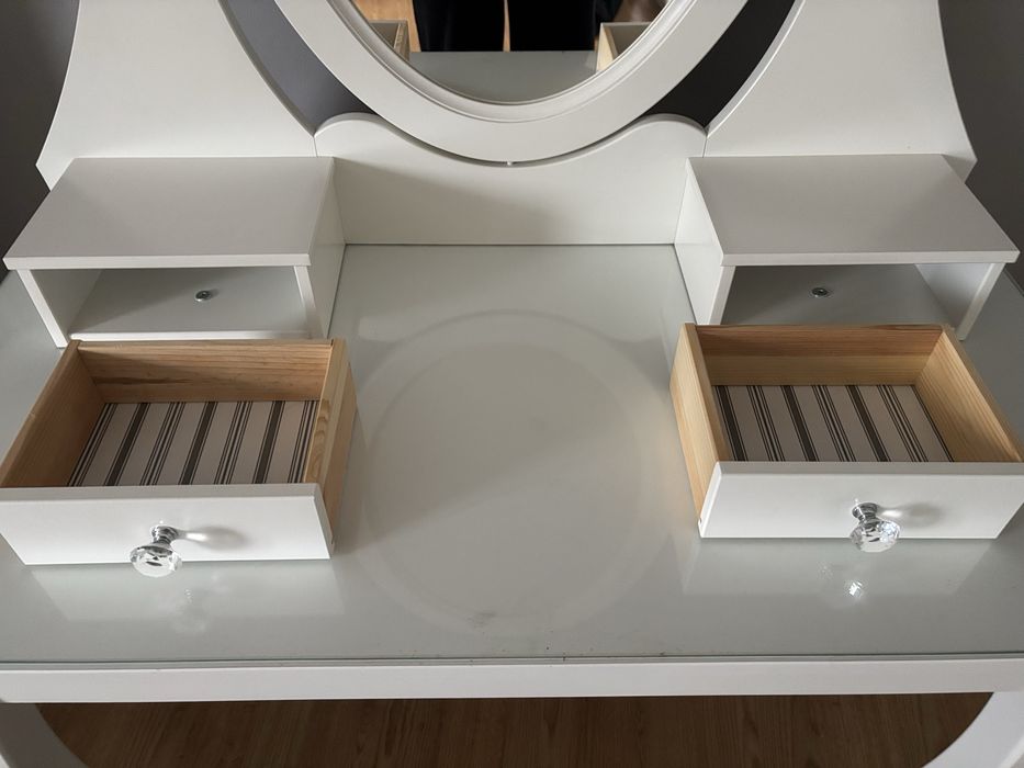 Toaletka z lustrem Hemnes krysztalki