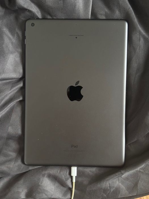 iPad 9th generation 64G + rysik zagg + kabel
