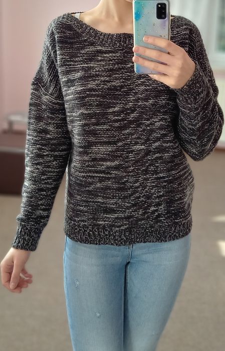 Sweter z dekoltem w łódkę