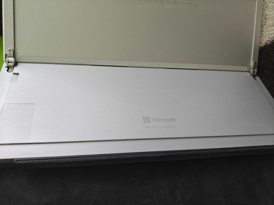 Surface Pro 7+ 1960 i5-1135G7 16GB RAM 256GB SSD