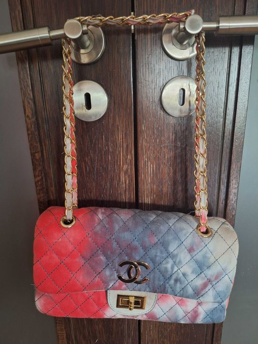 Mala de festa cor cinza e vermelho