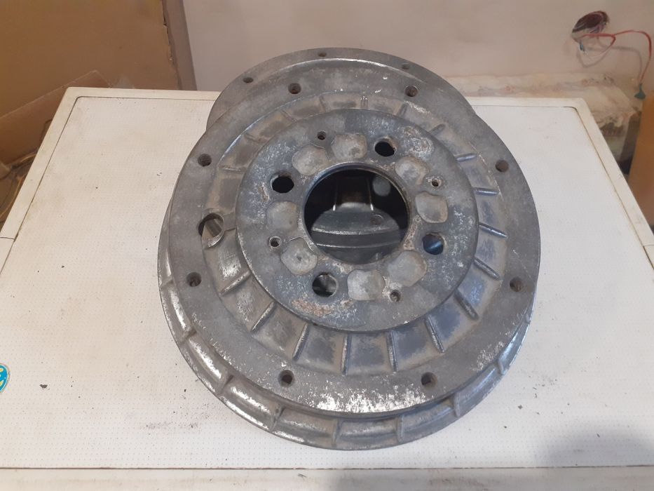 Тормозные барабаны на Москвич 2141.