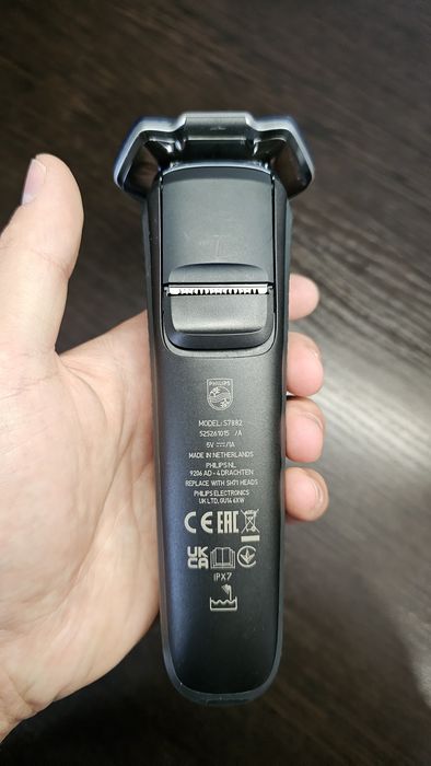 Електробритва Philips 7000