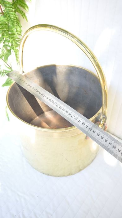 Продам подставку для дров из бронзы или меди.Дровницу.Зольник