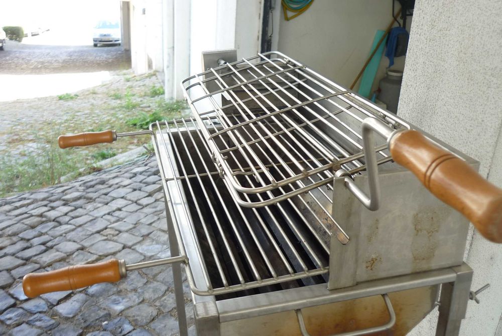 Churrasqueira inox com motor elétrico