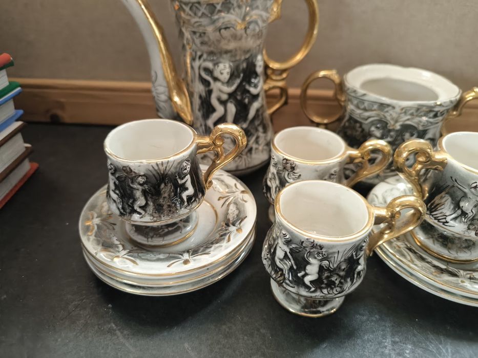 Conjunto de Chá Preto e Dourado - Porcelana