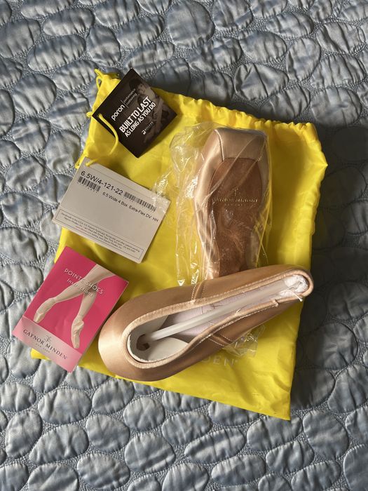 Пуанти Gaynor Minden ( brand new) розмір 6,5 Wide 4 Box Extra Flex