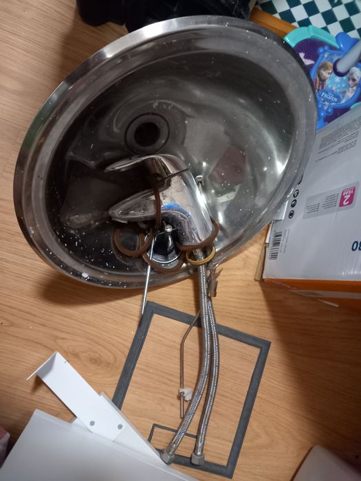 Lavatório inox com torneira