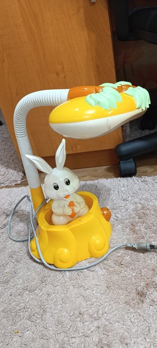 Настільна лампа .