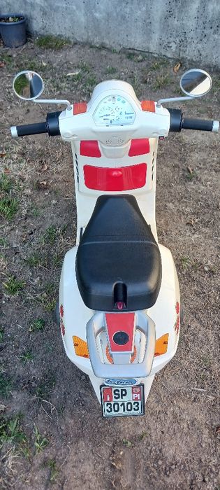 Scooter para crianca peg perego vespa  eletrico