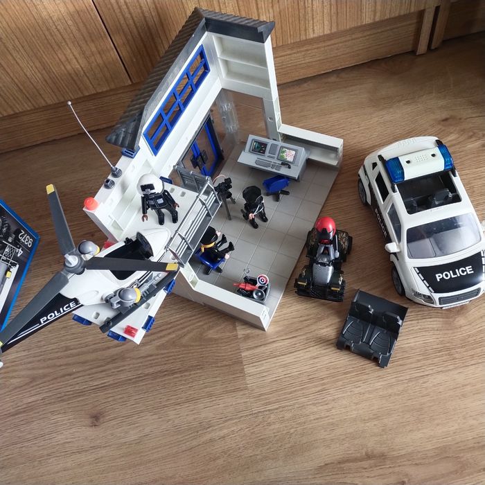 Duży zestaw Playmobil Posterunek policji