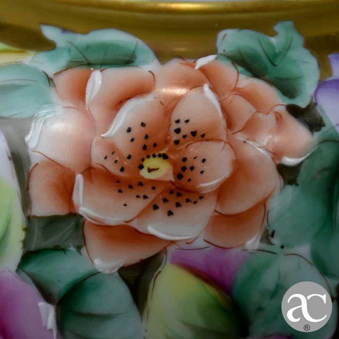 Par de potes com tampa em porcelana Vidal Arte, pintado a ouro e à mão