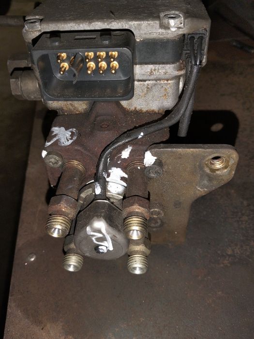Vendo bomba injetora bosch