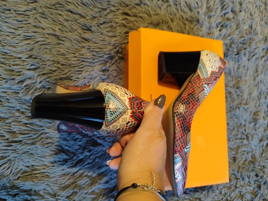 Czółenka ze skóry multi kolor firmy Saway rozm. 41