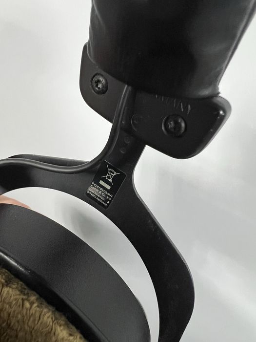 Студійні навушники Beyerdynamic DT 990 PRO LE 250 Om