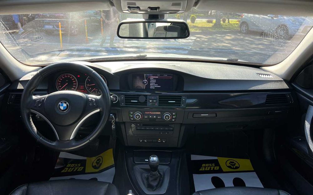 BMW 320 I 2009 року