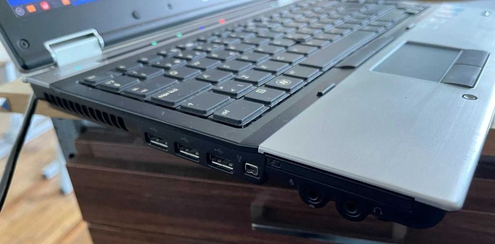 HP Elitebook 8440p-Intel Core i7-ES-8GB Ram-Disco SSD 256GB-Bateria NOVA a 100%