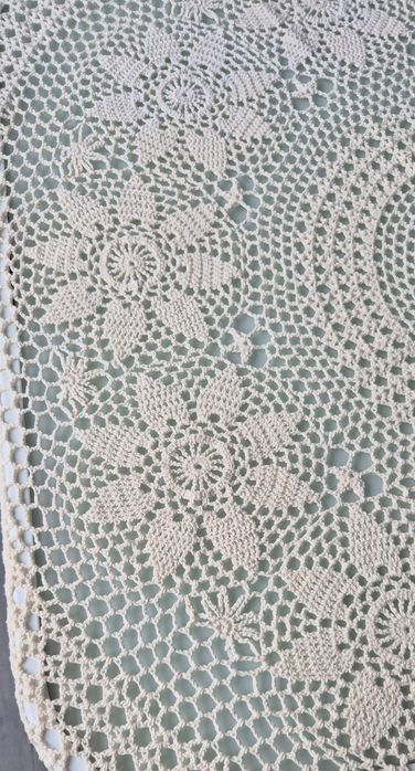 Toalha de mesa antiga em crochet feita à mão