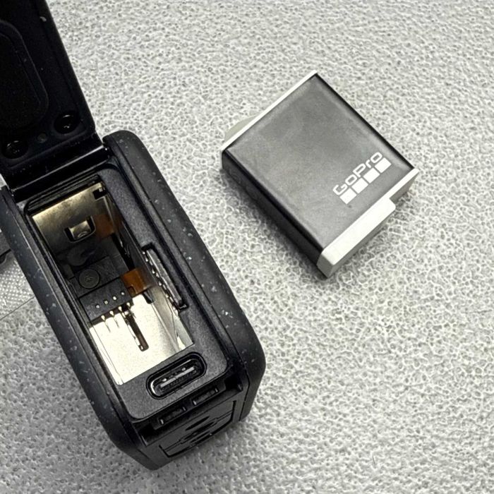 Gopro 12 Hero Black + caixa carregadora + 2 baterias extra