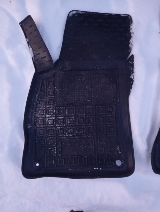 Продам коврики на Ауди А4 б6 в хорошому состоянии