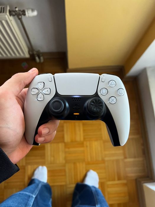 PS5 Slim na 1tb + 2gry