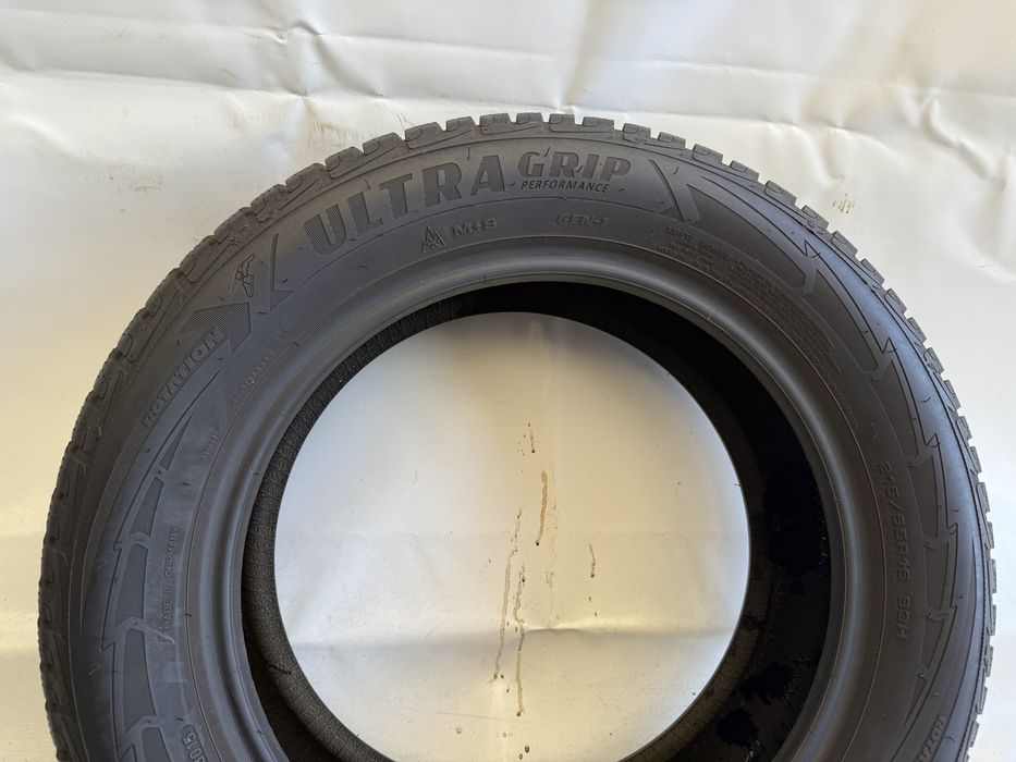 215/55/16 Goodyear UltraGrip Performance Gen-1 93H (573)