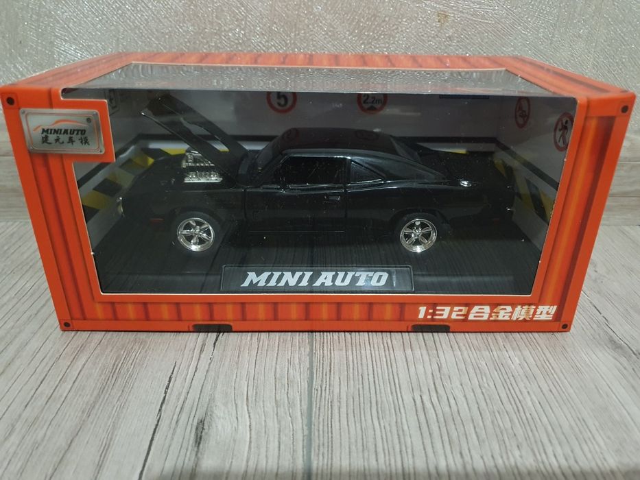 Модель авто Dodge Charger 1970 1:32 як колекційна так і іграшка