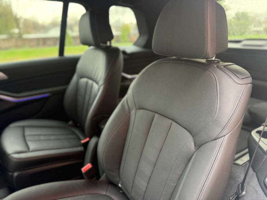 BMW X7      2020