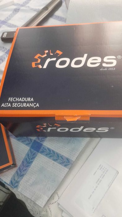 VENDO fechadura  muito segura  c/ 1 Chave  boa compra