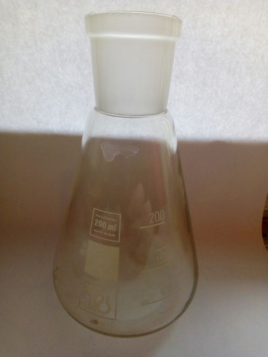 Разные лабораторные колбы