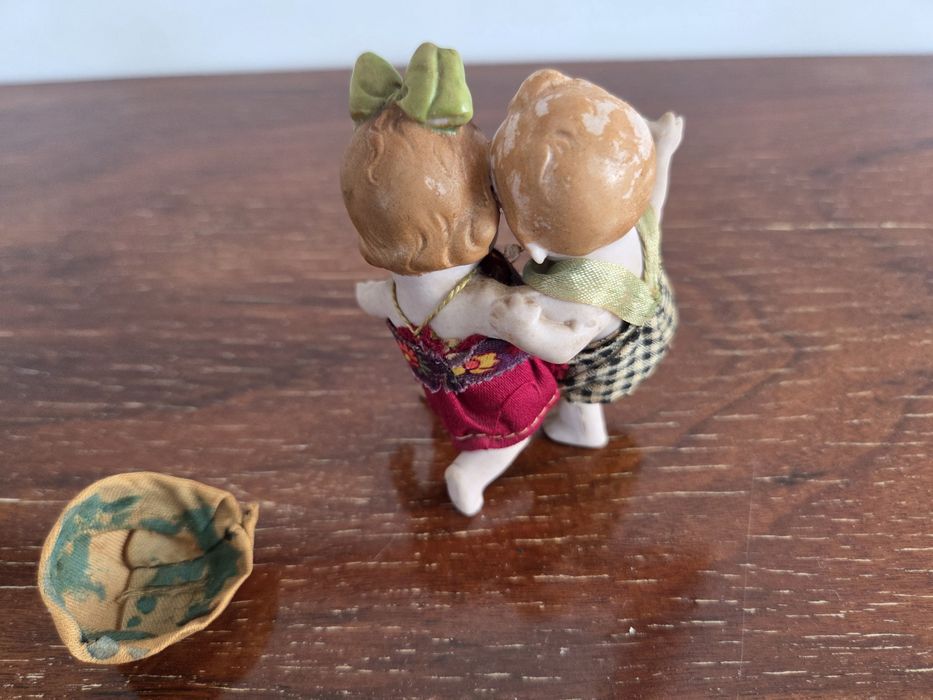 Escultura antiga em biscuit