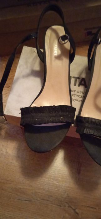 Czarne damskie sandałki