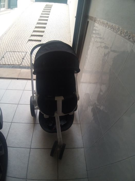 Carrinho de bebê quinny