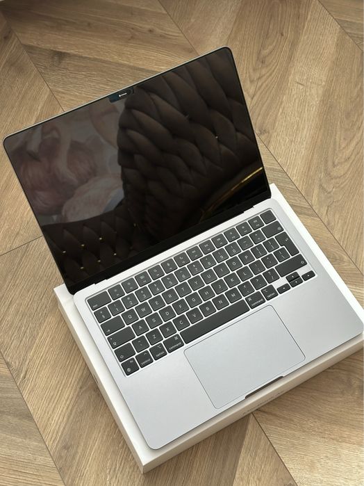Apple MacBook Air M2 - 24GB Ram / 256GB SSD - Stan IDEALNY!