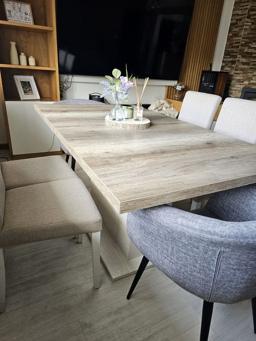 Mesa extensível com 6 cadeiras