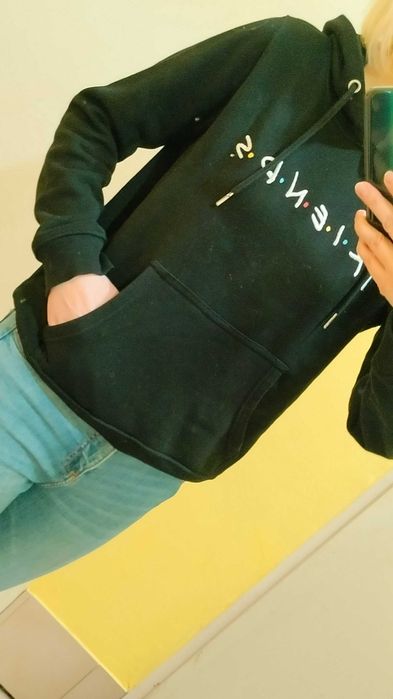 Bluza czarna FRIENDS z kapturem kangurek