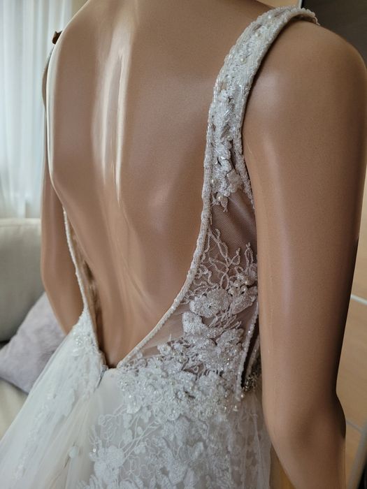 Suknia ślubna sukienka odkryte plecy głęboki dekolt tren