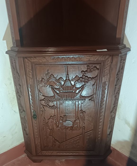 Móvel oriental de canto