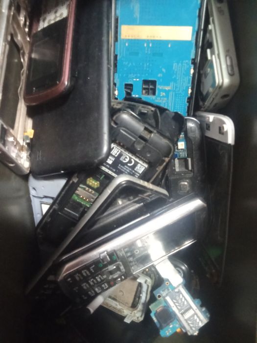 Продам зломані телефони та робочи