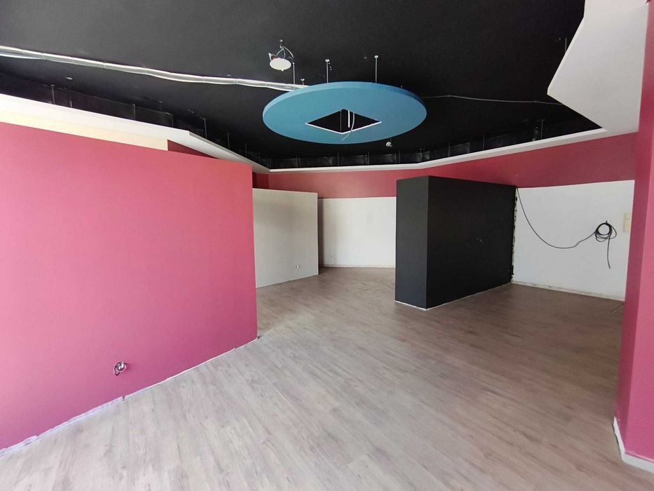 Loja no Centro de Viseu com 2 Montras, Garagem Fechada e Arrumos