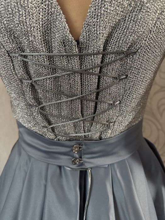 Вечірня сукня на випускний